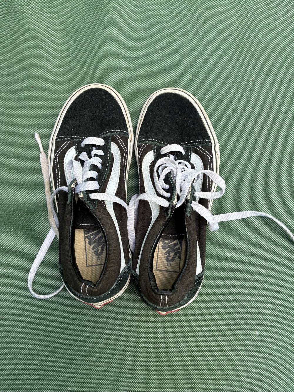 Vans Old Skool black & white skate shoes sz men's 4 / women's 5.5